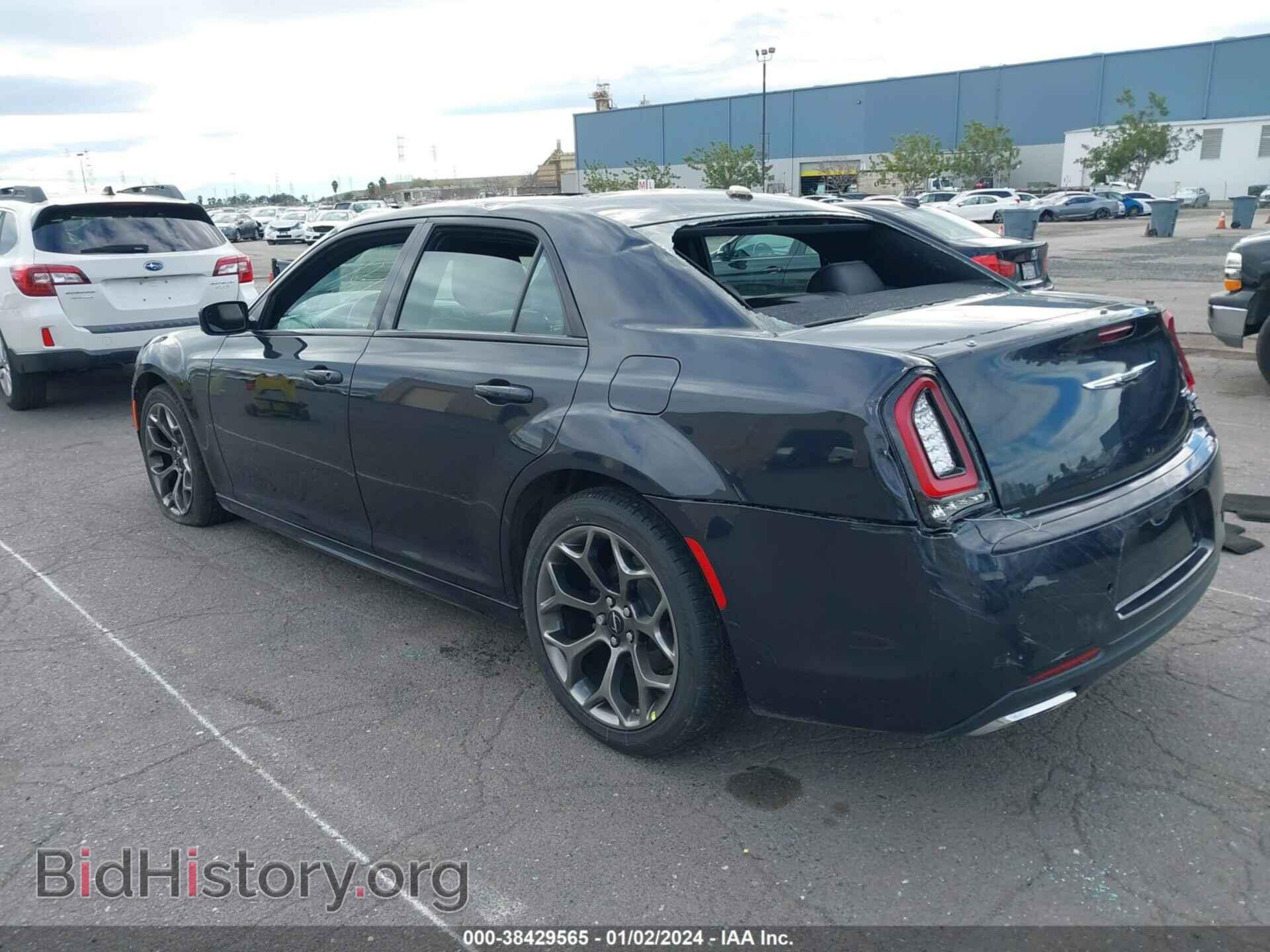 2018 CHRYSLER 300 - VIN: 2C3CCABG2JH261488 - Фото 3