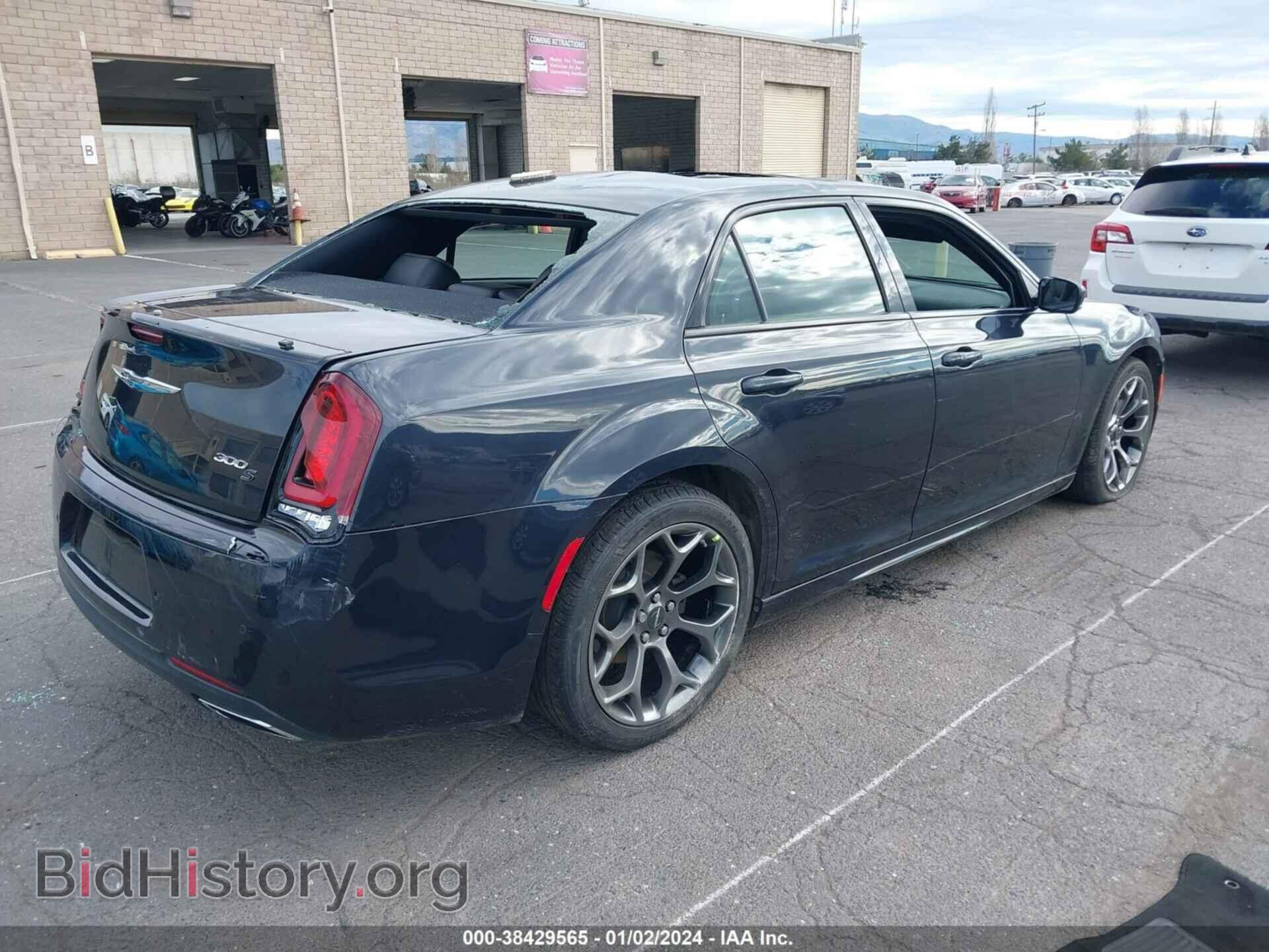 2018 CHRYSLER 300 - VIN: 2C3CCABG2JH261488 - Фото 4