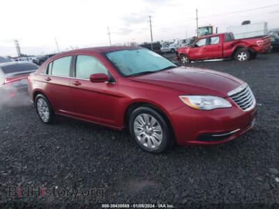 2013 Chrysler 200 LX, красный — VIN 1C3CCBAB6DN561901, IAAI