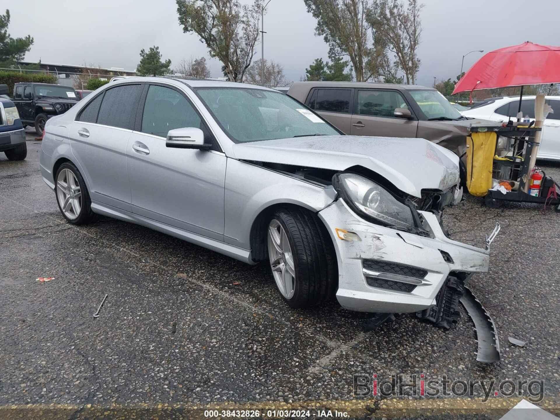 Photo WDDGF4HB2DA831810 - MERCEDES-BENZ C 250 2013