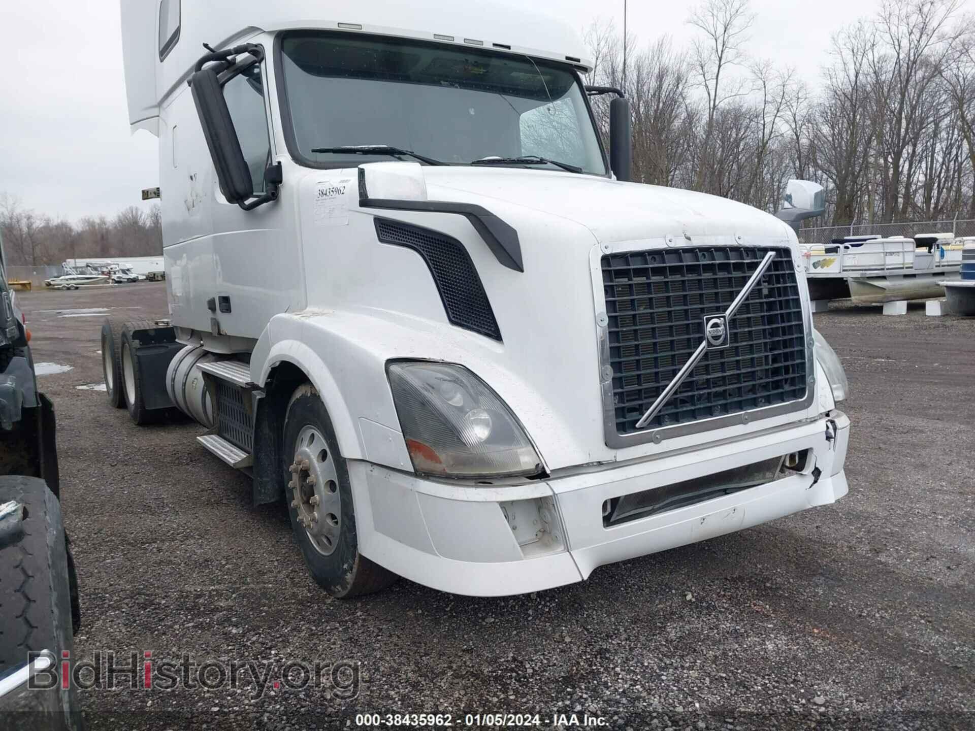 2012 VOLVO VN - VIN: 4V4NC9TH0CN547879 - Фото 2