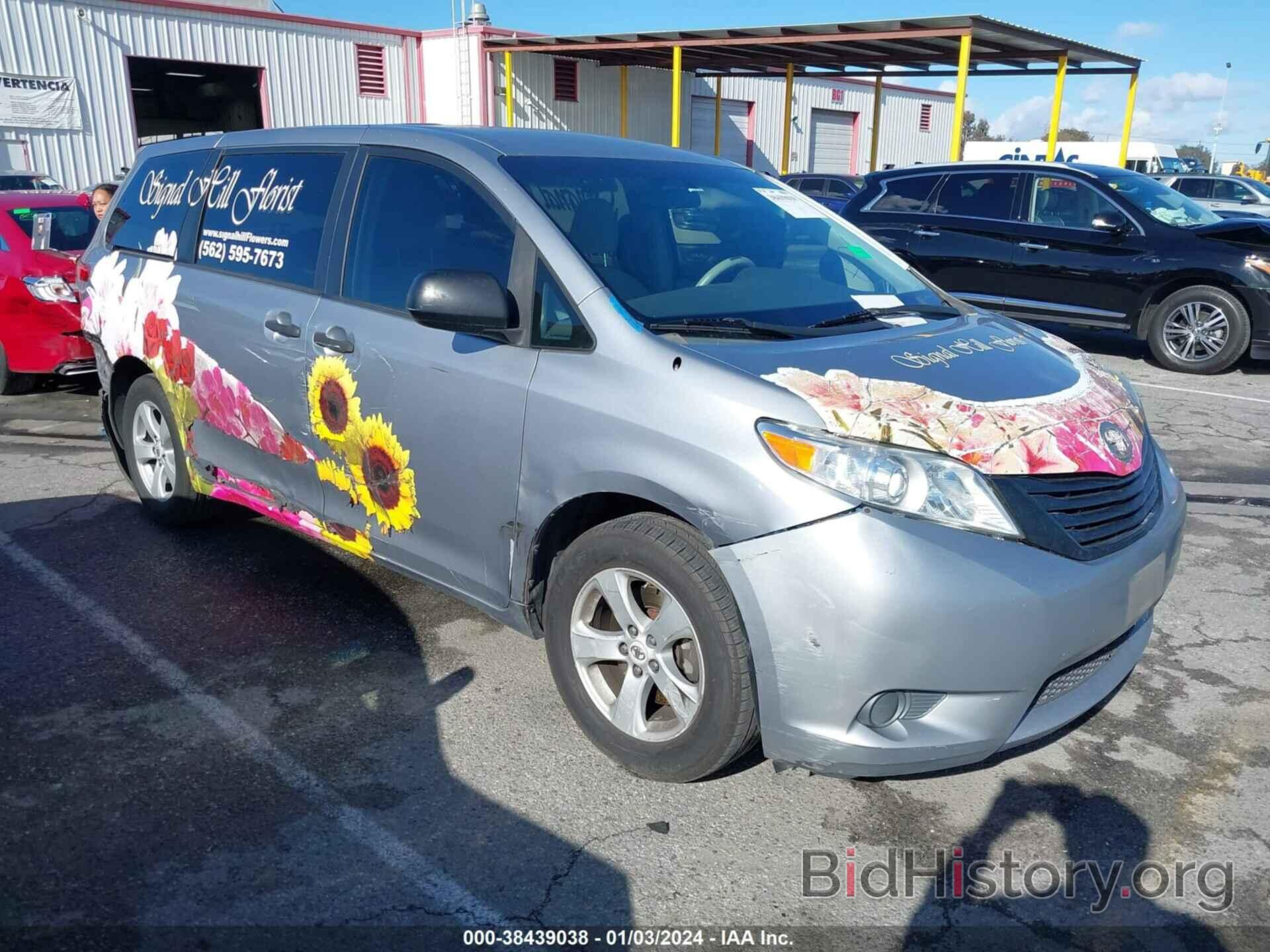 Photo 5TDKA3DC9BS008772 - TOYOTA SIENNA 2011