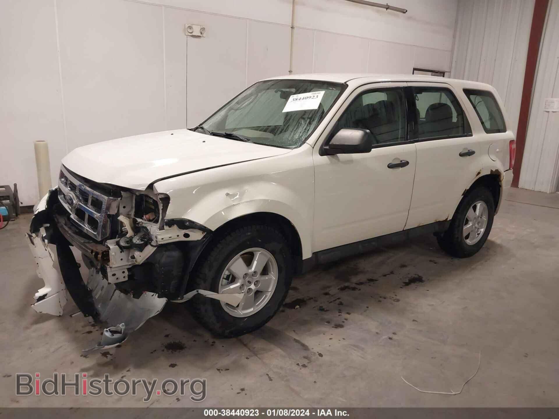 2011 FORD ESCAPE - VIN: 1FMCU9C76BKA83015 - Фото 2