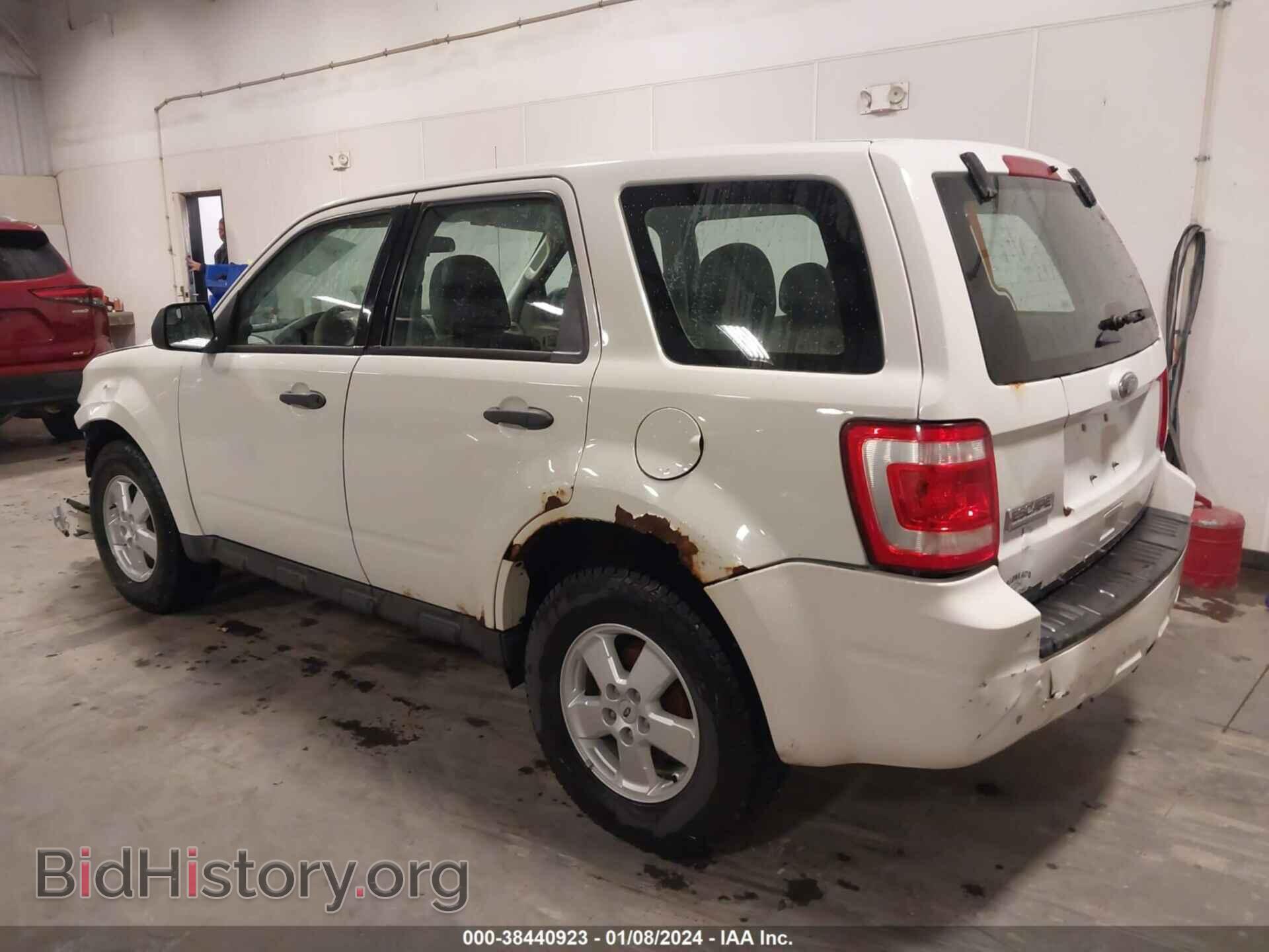 2011 FORD ESCAPE - VIN: 1FMCU9C76BKA83015 - Фото 3