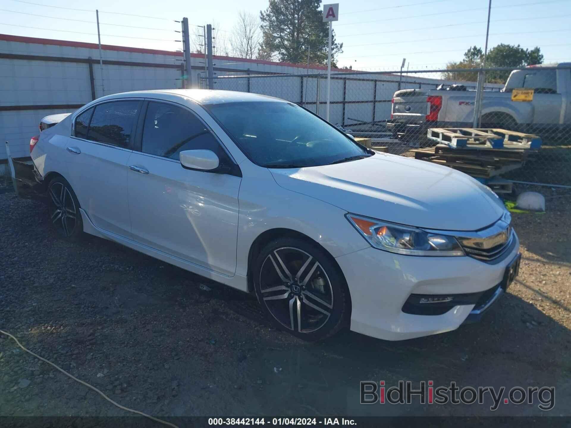 Photo 1HGCR2F57HA106650 - HONDA ACCORD 2017