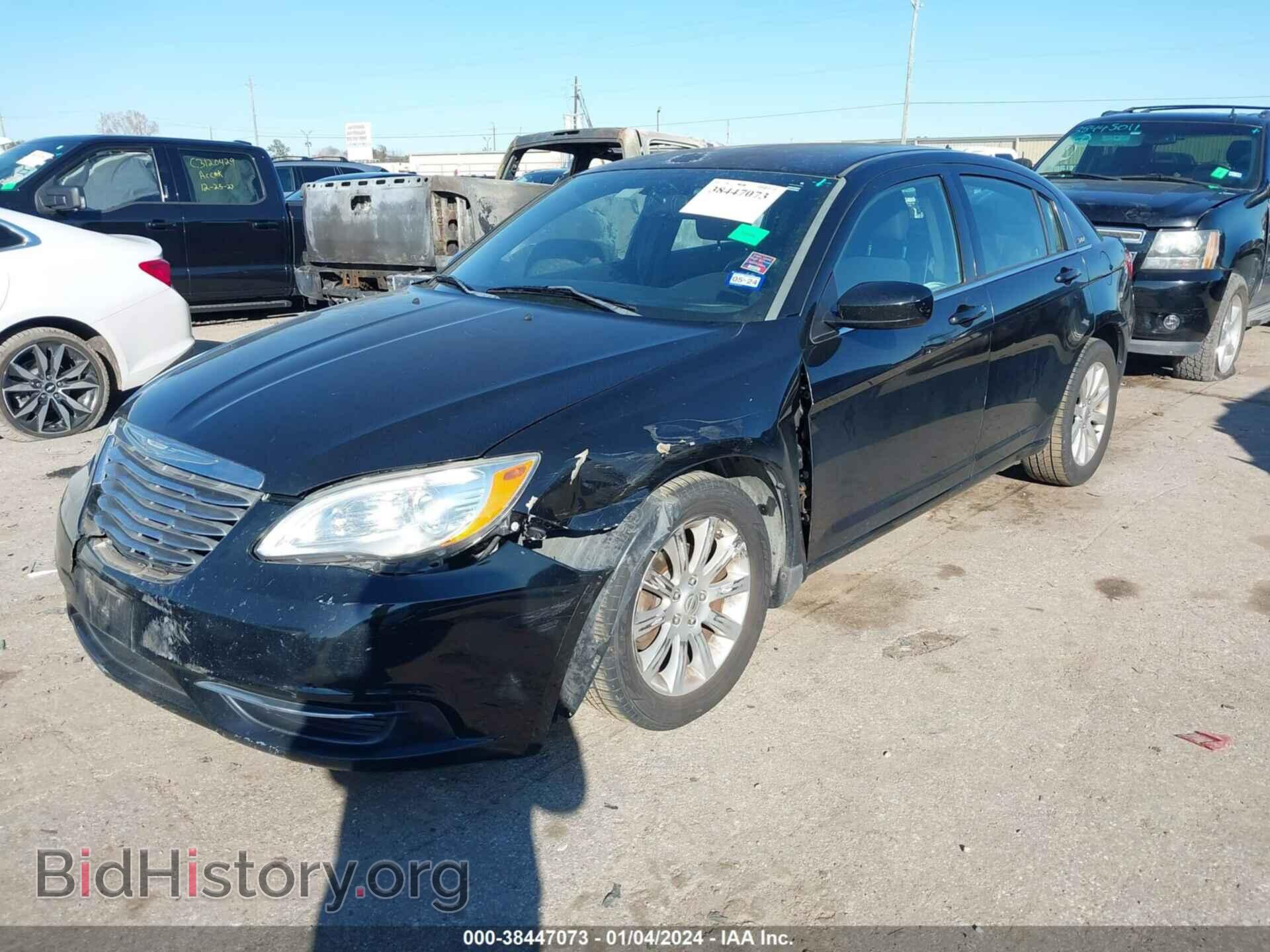 2012 CHRYSLER 200 - VIN: 1C3CCBBBXCN227013 - Фото 2