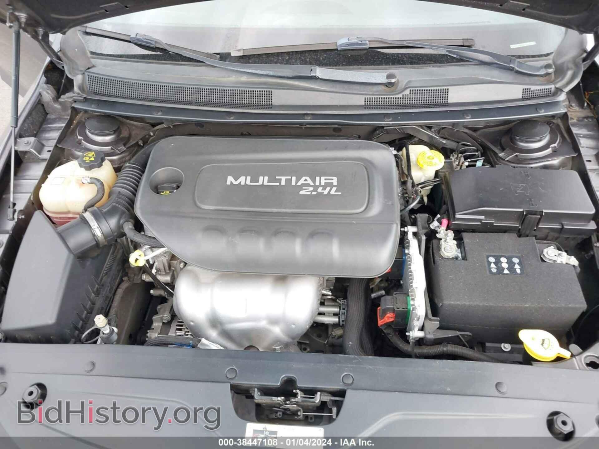 2016 CHRYSLER 200 - VIN: 1C3CCCAB5GN109691 - Фото 10
