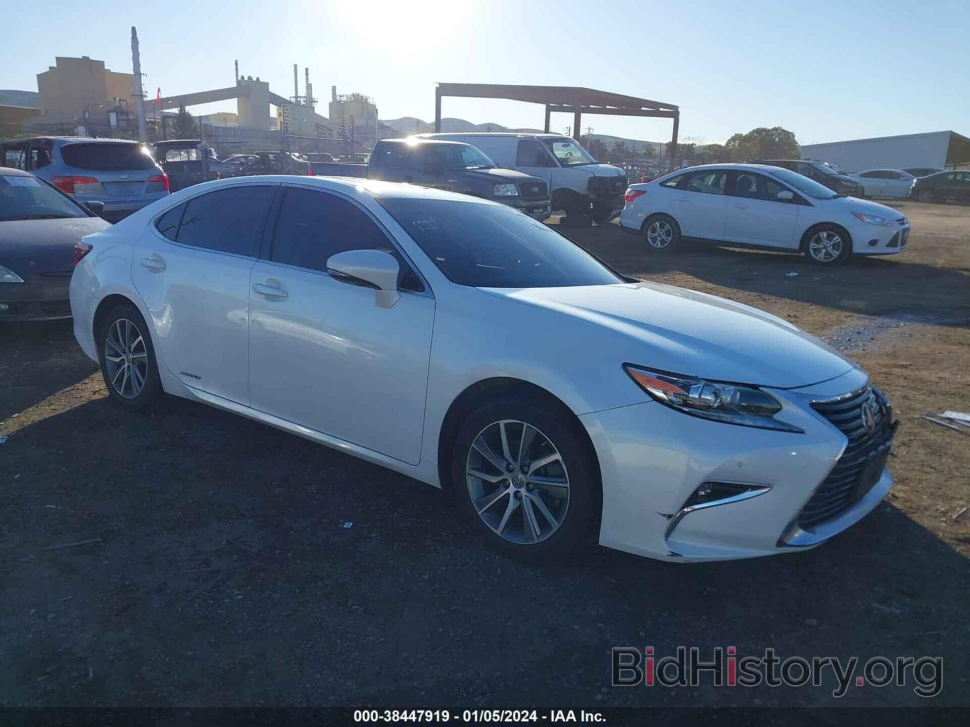 Photo JTHBW1GG9G2116617 - LEXUS ES 300H 2016