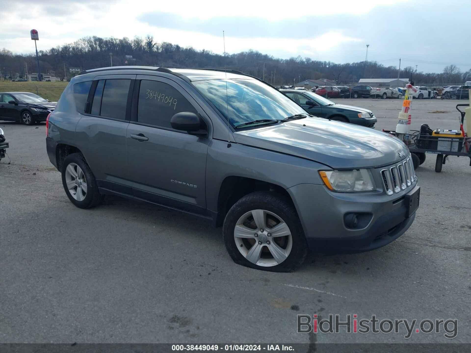 Photo 1C4NJCEB3DD208001 - JEEP COMPASS 2013