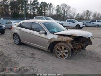 2013 Chrysler 200 Touring, золотистый — VIN 1C3CCBBB2DN699661, IAAI