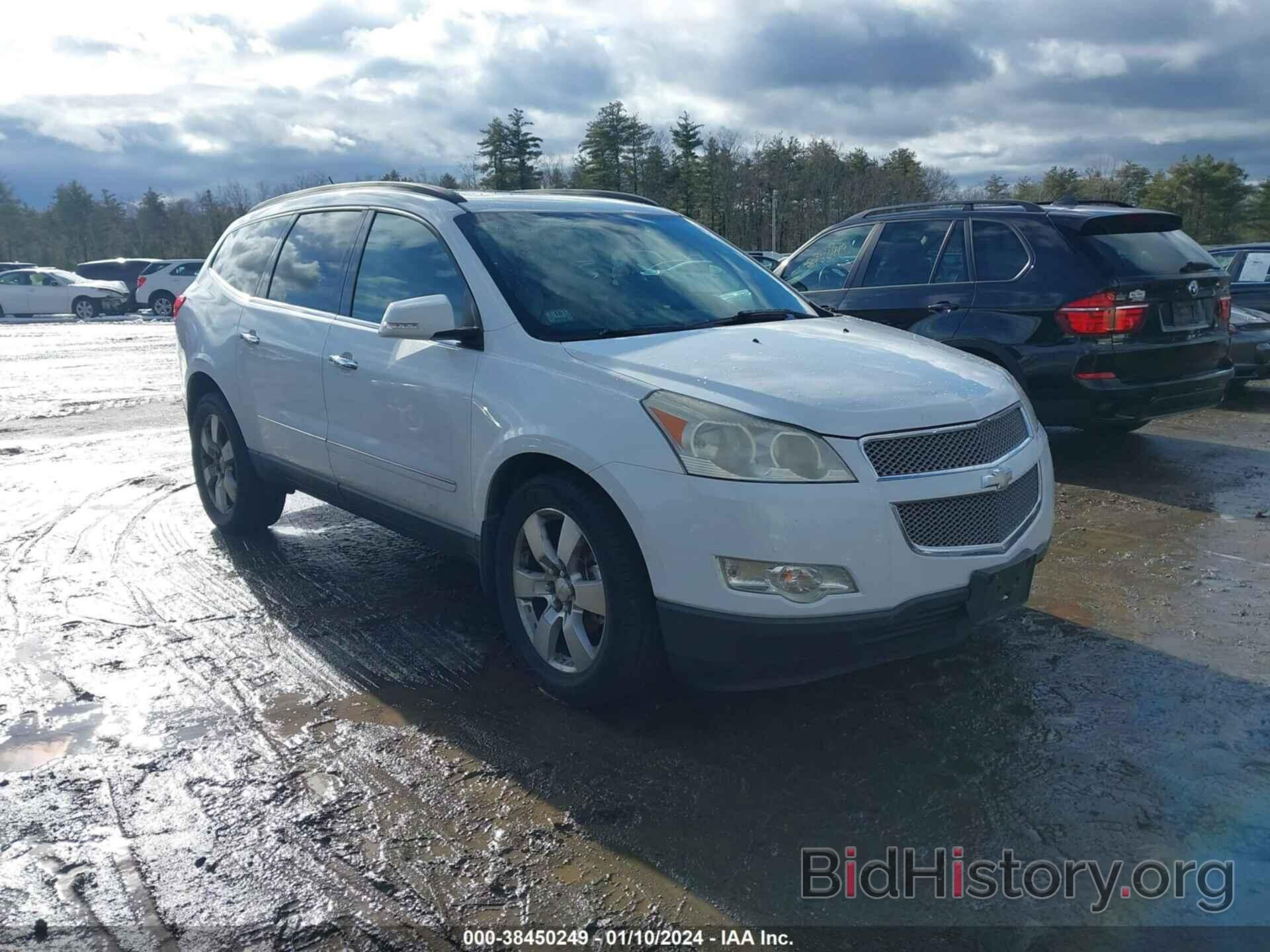 Photo 1GNLVHED0AS101867 - CHEVROLET TRAVERSE 2010