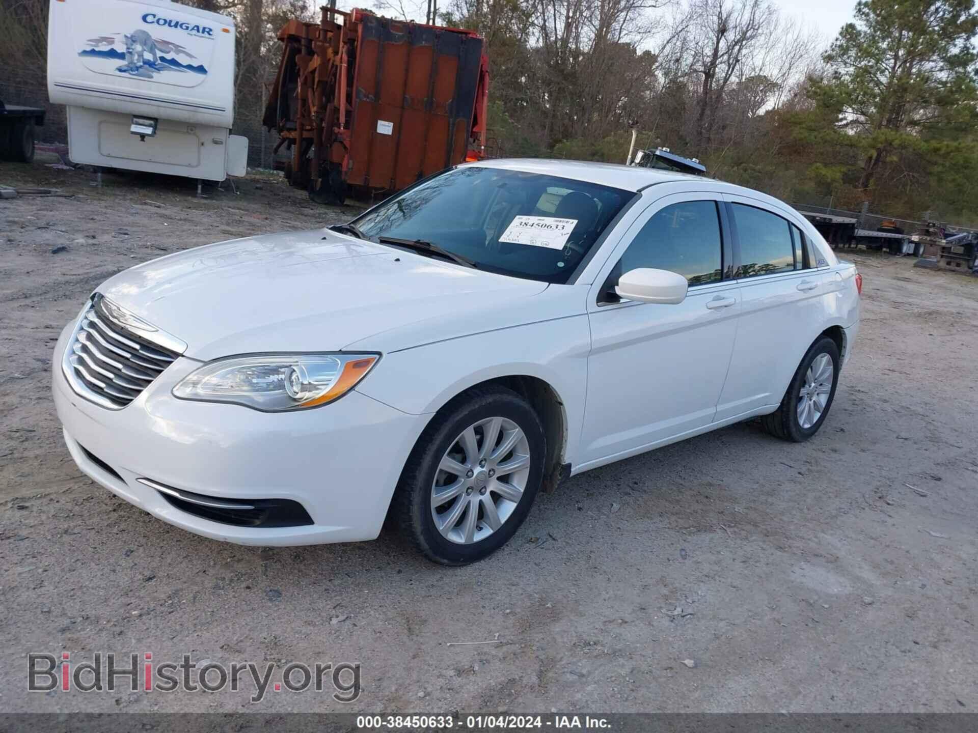 2013 CHRYSLER 200 - VIN: 1C3CCBBG5DN528074 - Фото 2