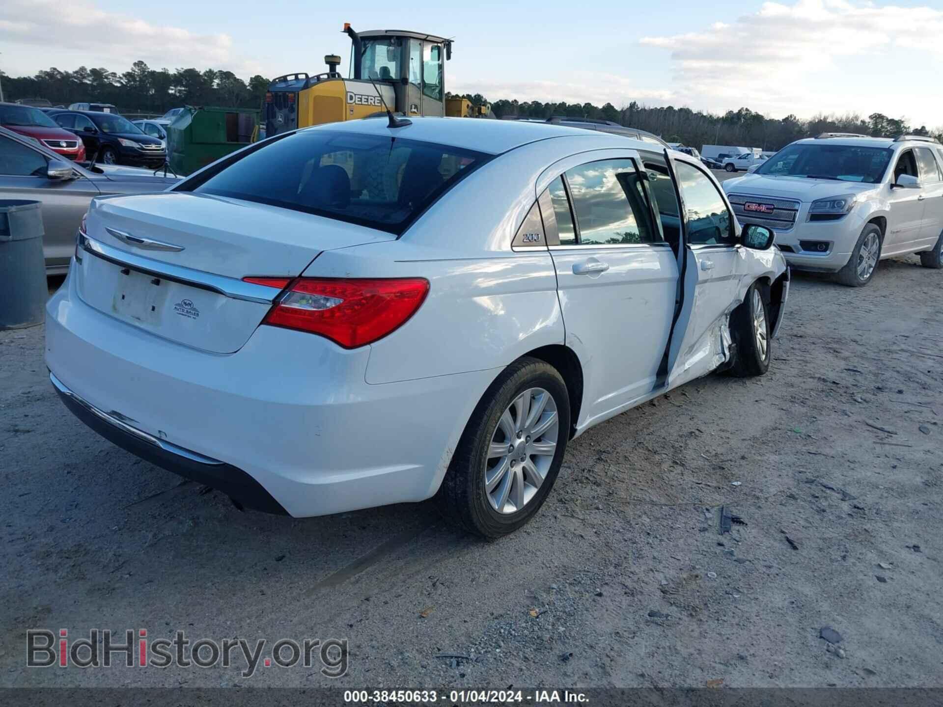 2013 CHRYSLER 200 - VIN: 1C3CCBBG5DN528074 - Фото 4
