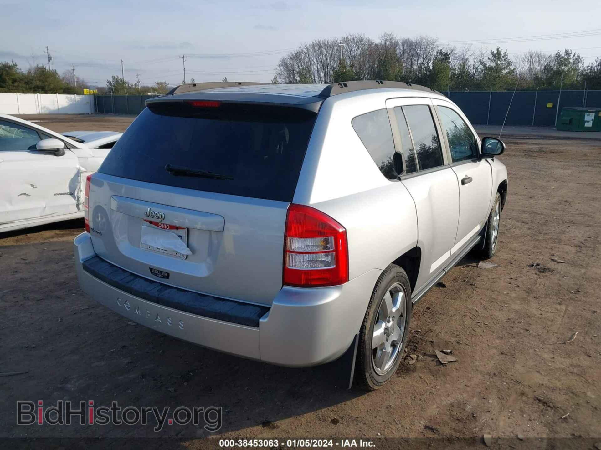 2007 JEEP COMPASS - VIN: 1J8FF47WX7D584493 - Фото 4