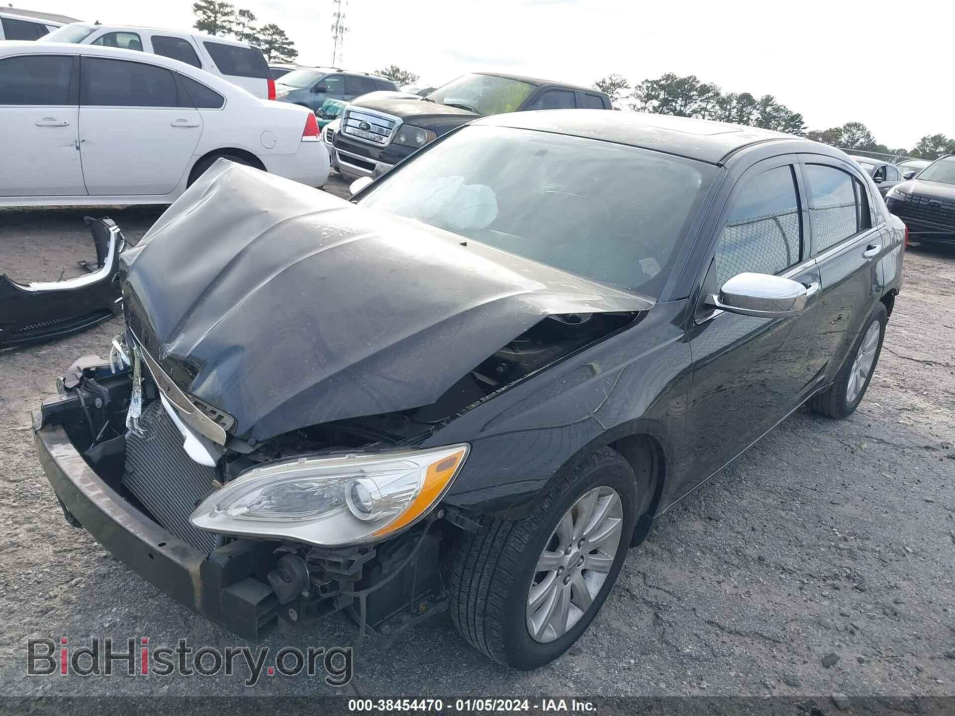 2013 CHRYSLER 200 - VIN: 1C3CCBCG1DN555402 - Фото 2