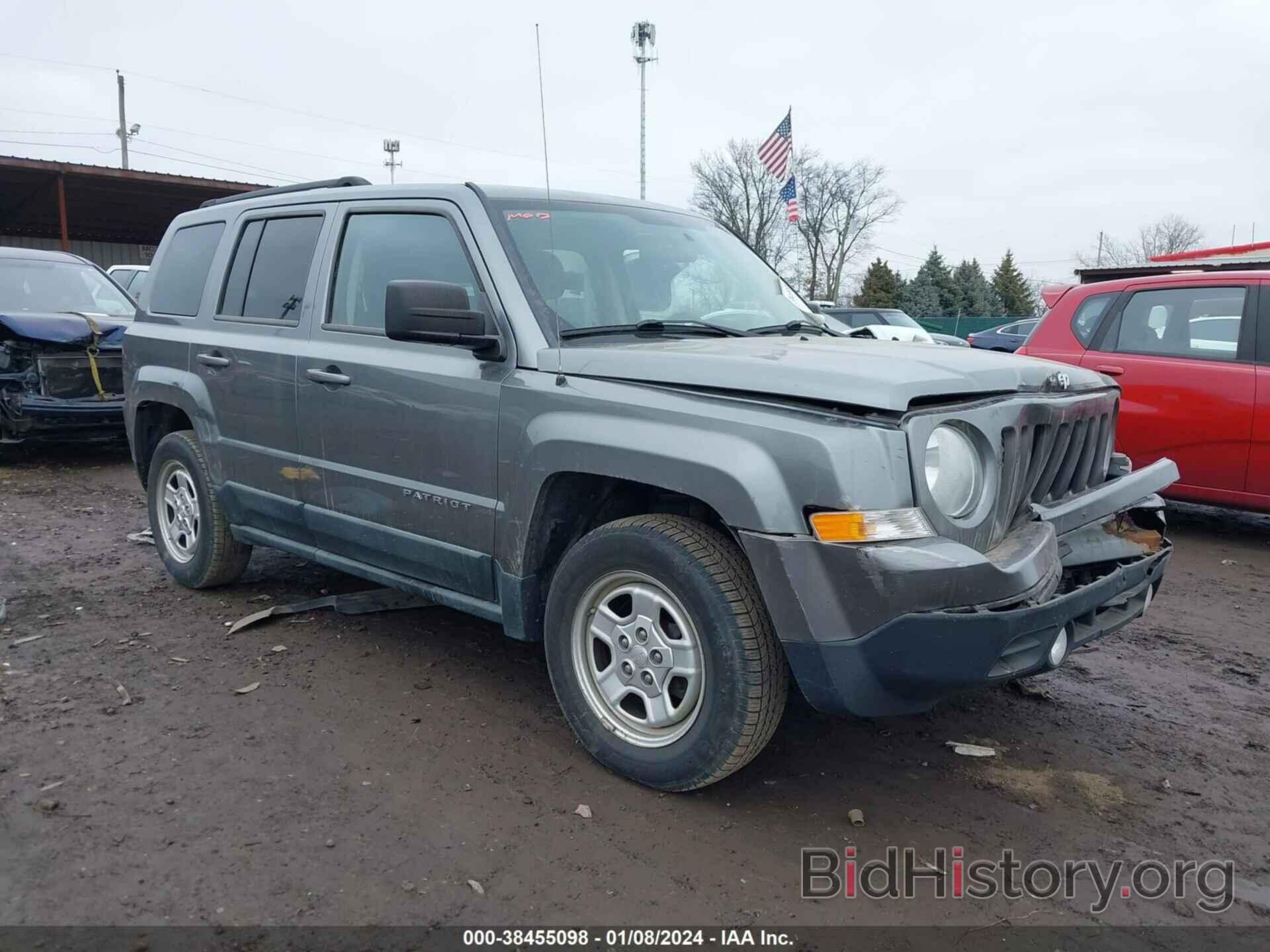 Photo 1J4NT1GA7BD267126 - JEEP PATRIOT 2011