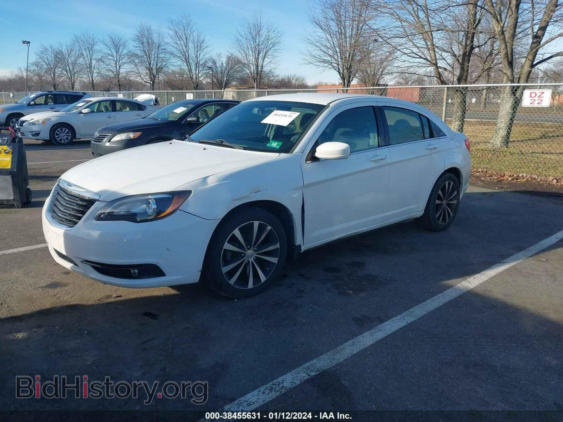 2013 CHRYSLER 200 - VIN: 1C3CCBBB8DN631865 - Фото 2