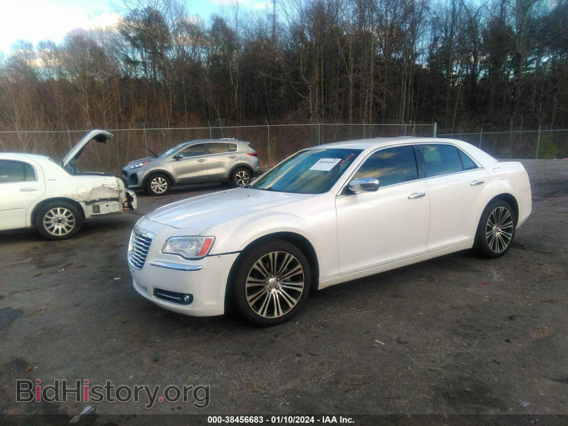 2011 CHRYSLER 300 - VIN: 2C3CA5CG4BH546223 - Фото 2