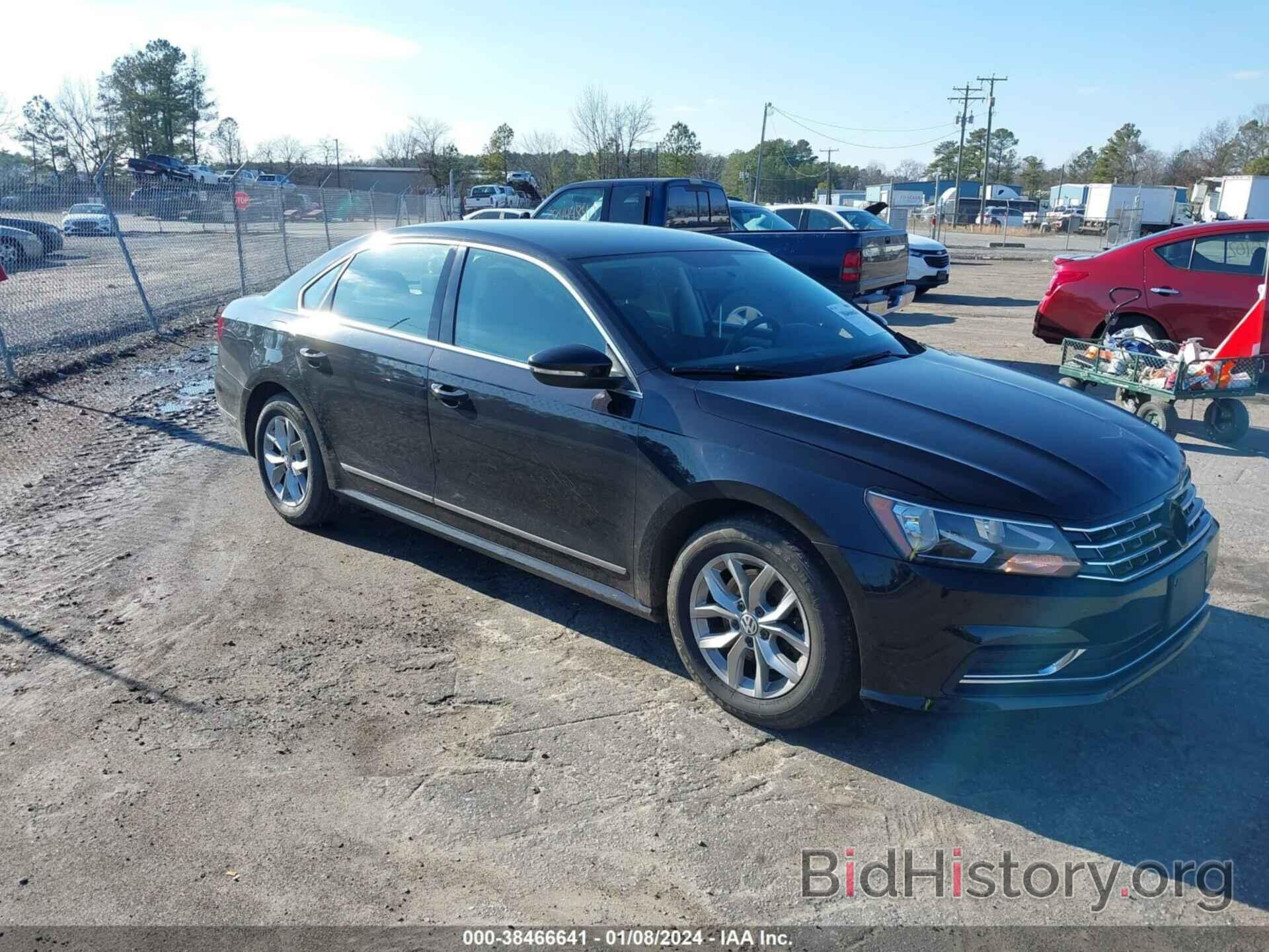 Photo 1VWAT7A39HC016881 - VOLKSWAGEN PASSAT 2017