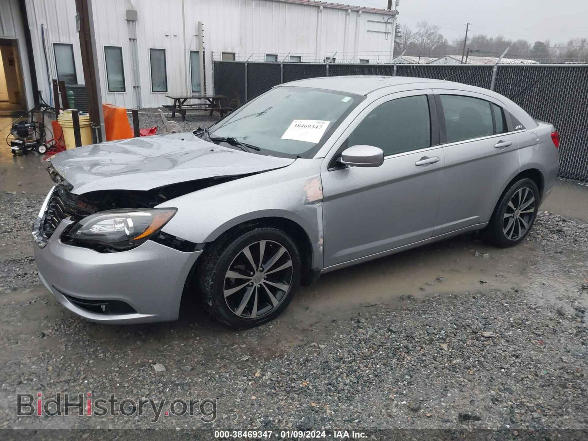 2013 CHRYSLER 200 - VIN: 1C3CCBBB1DN525418 - Фото 2