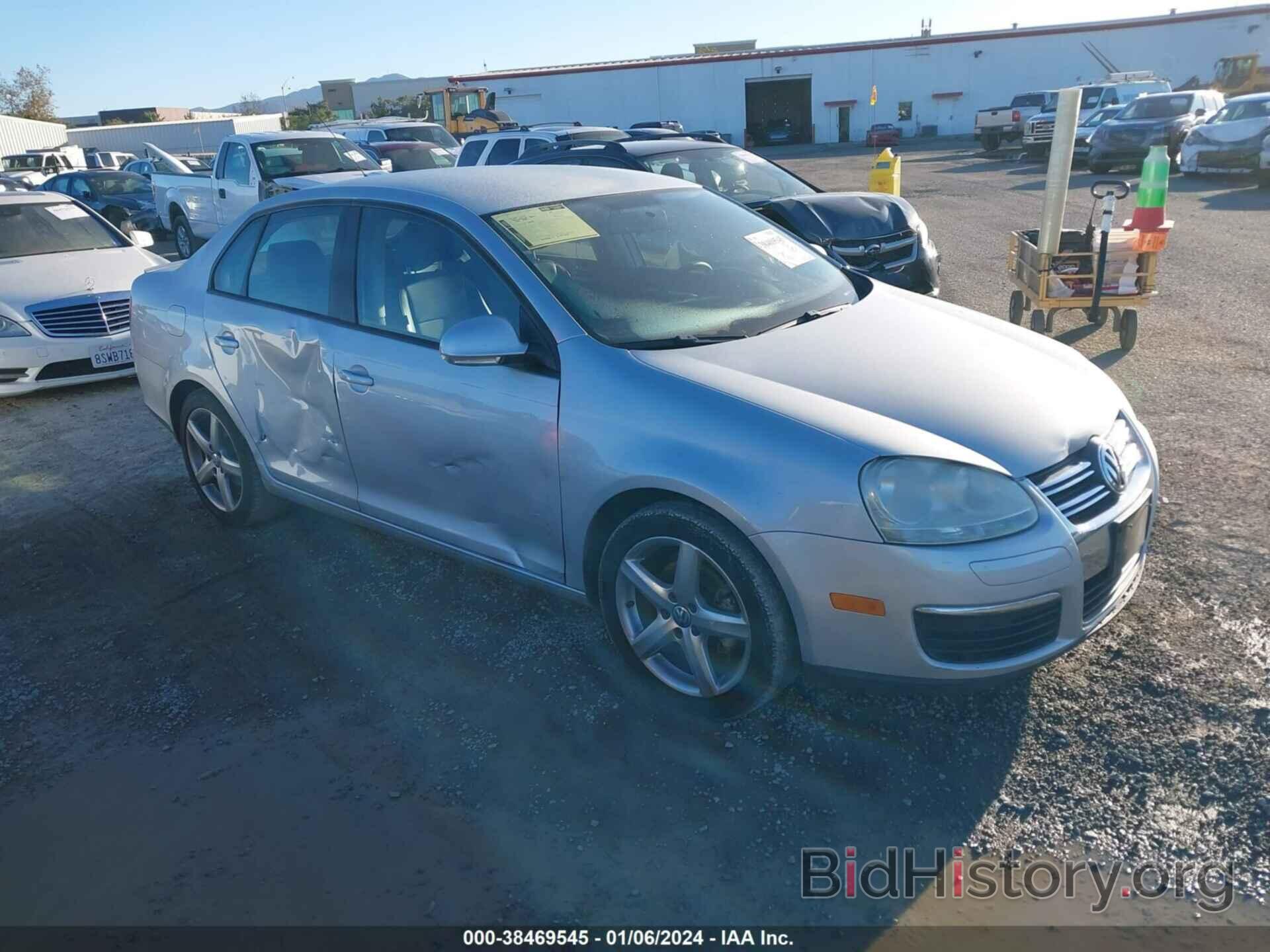 Photo 3VWAZ7AJ8AM115872 - VOLKSWAGEN JETTA 2010