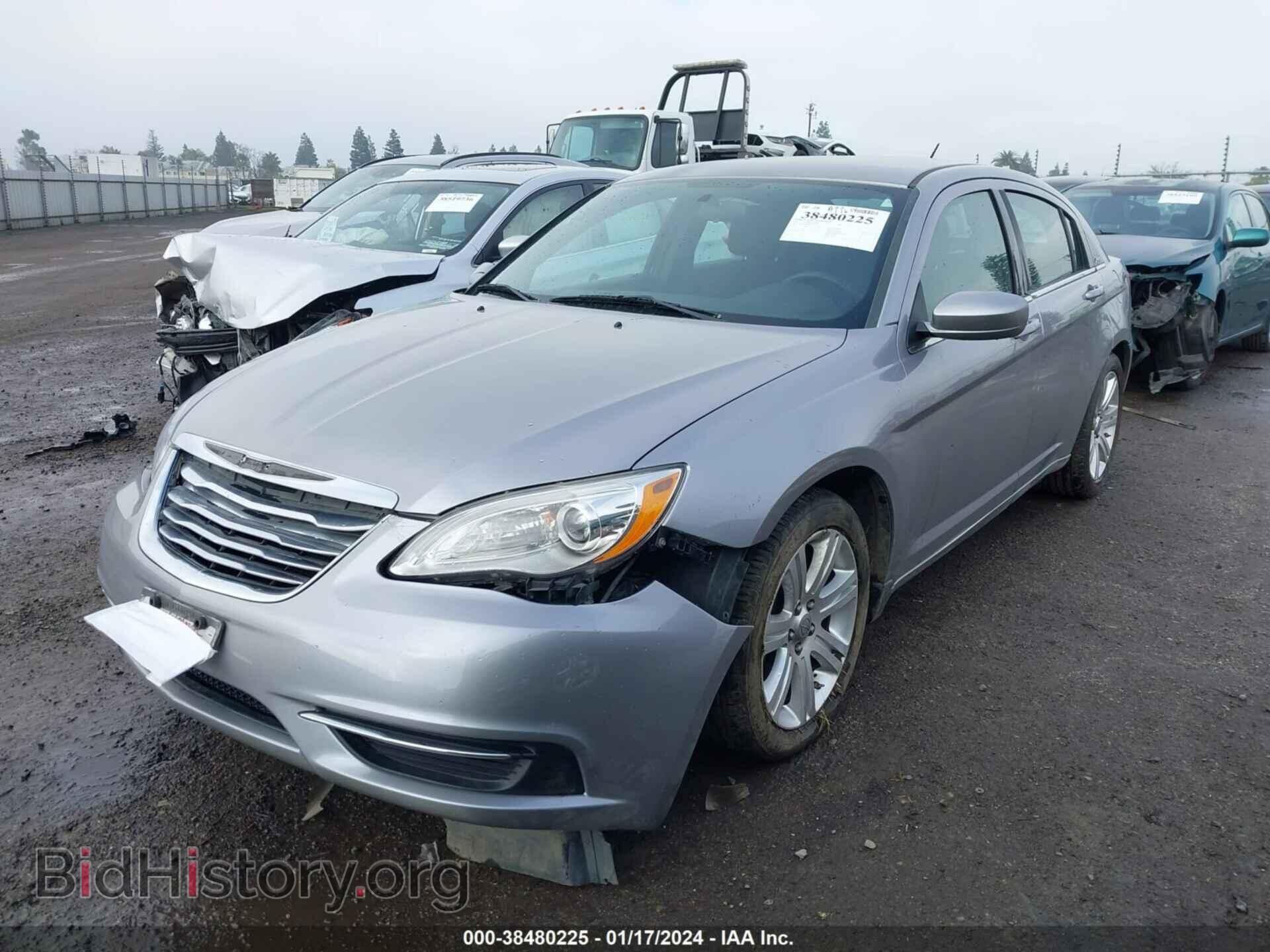 2013 CHRYSLER 200 - VIN: 1C3CCBAB8DN647940 - Photo 2