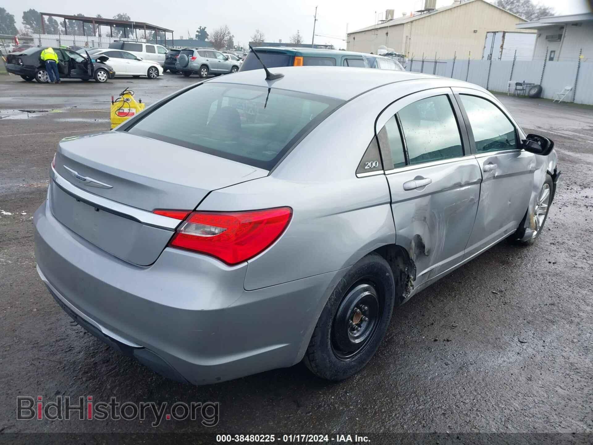 2013 CHRYSLER 200 - VIN: 1C3CCBAB8DN647940 - Photo 4