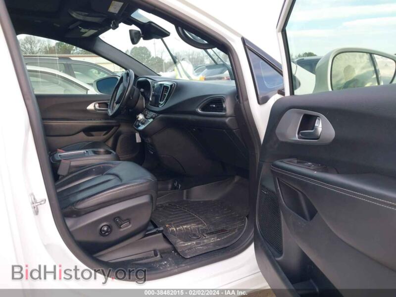 2019 Chrysler PACIFICA (VIN 2C4RC1EG2KR666716) — фото 5 из 20