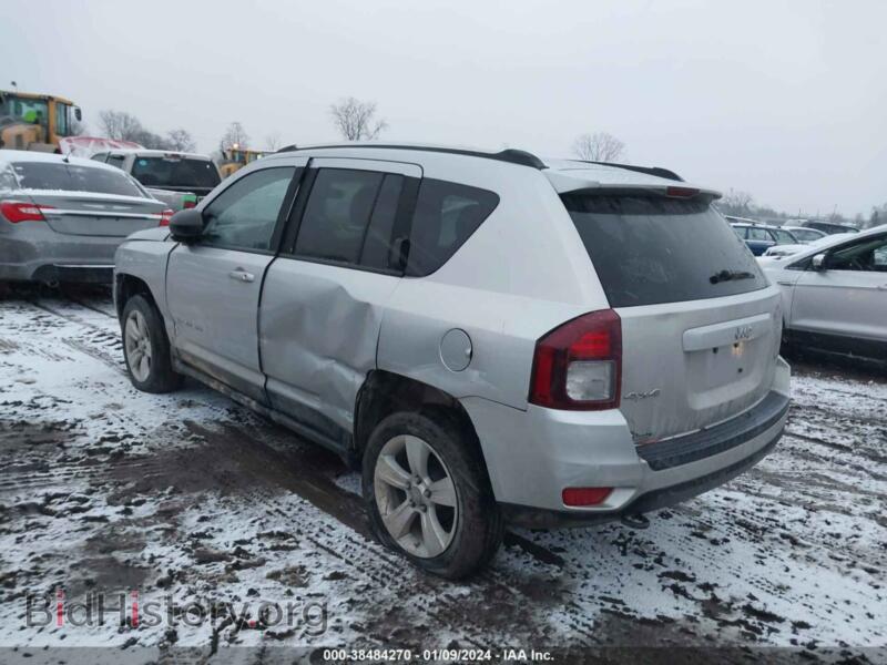 2011 Jeep COMPASS (VIN 1J4NF1FB1BD302843) — photo 3 of 12
