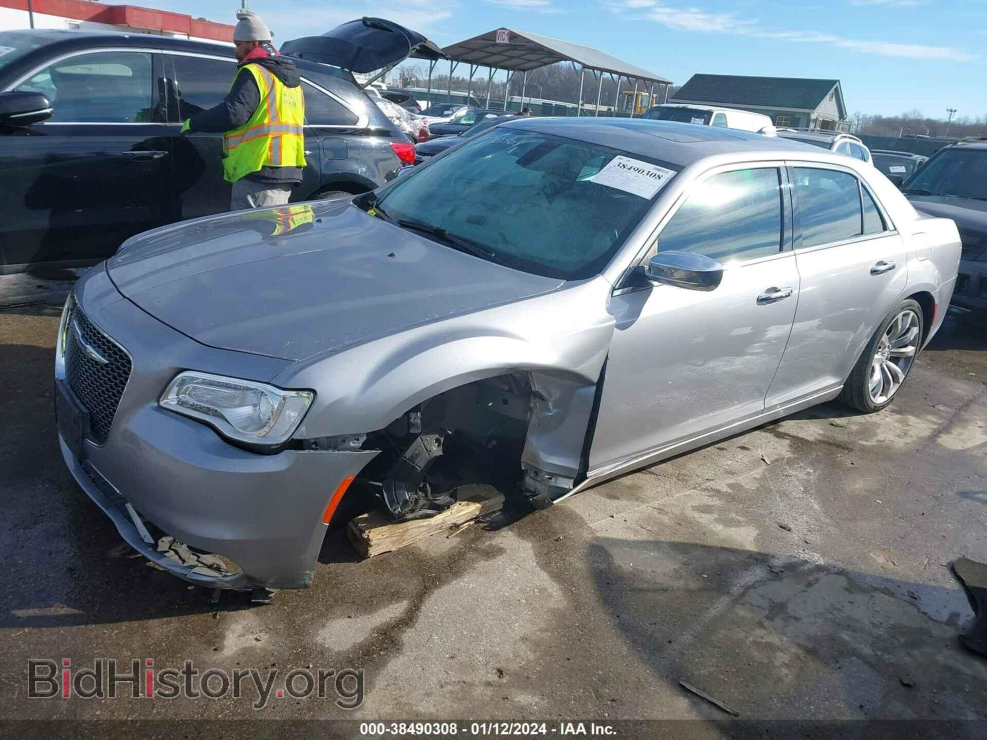 2018 CHRYSLER 300 - VIN: 2C3CCAEG1JH211323 - Фото 2