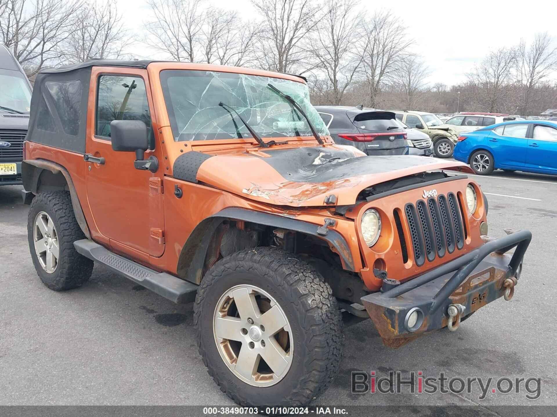 Фотография 1J4GA5D17BL511700 - JEEP WRANGLER 2011