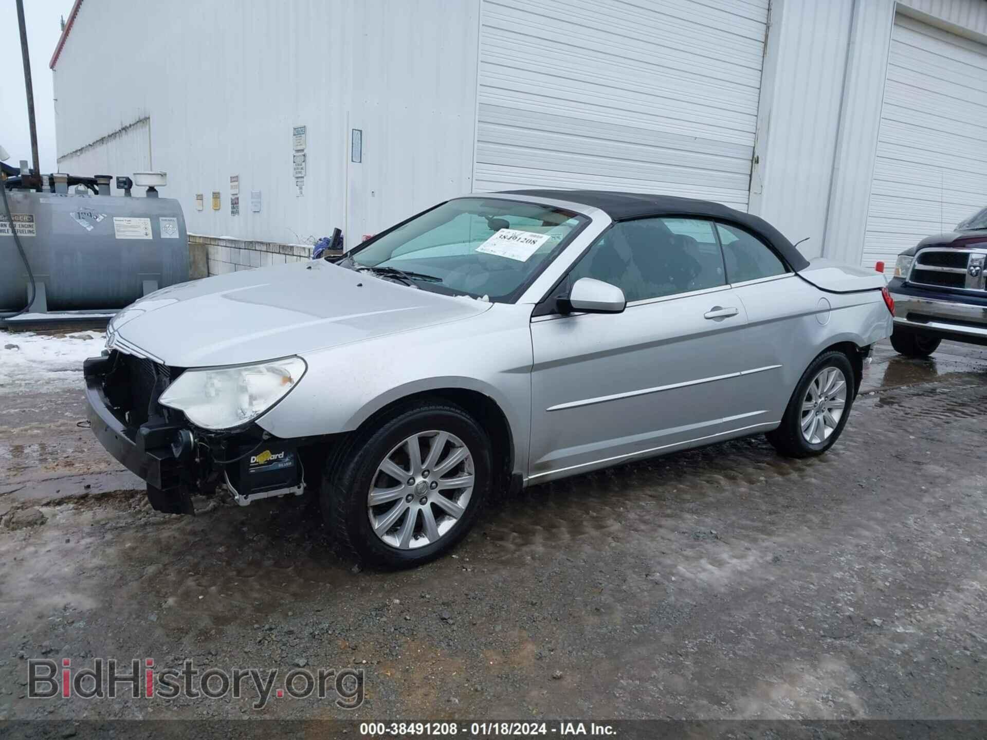 2010 CHRYSLER SEBRING - VIN: 1C3BC5ED1AN127745 - Фото 2