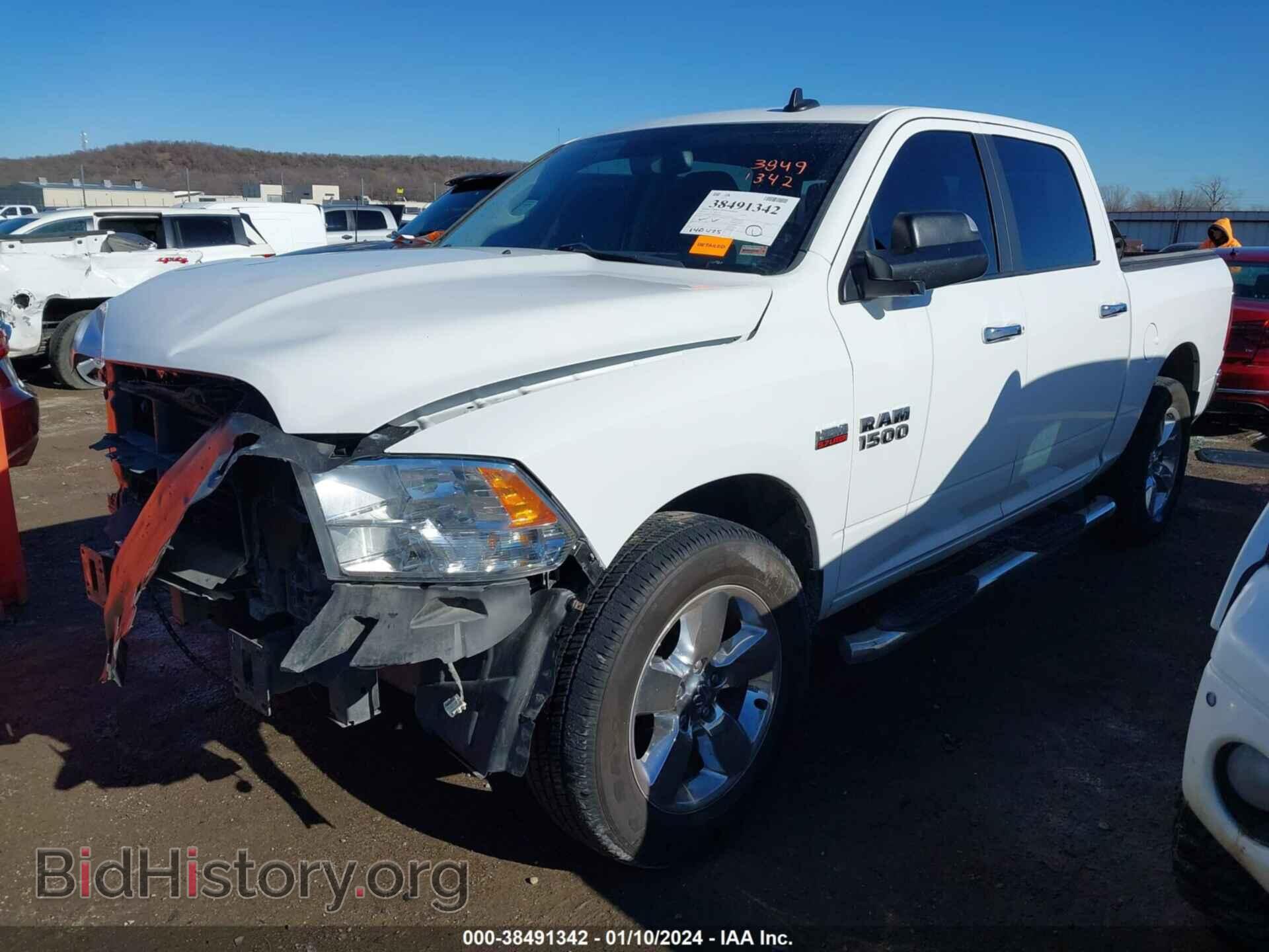 2015 RAM 1500 - VIN: 3C6RR7LT0FG596296 - Фото 2