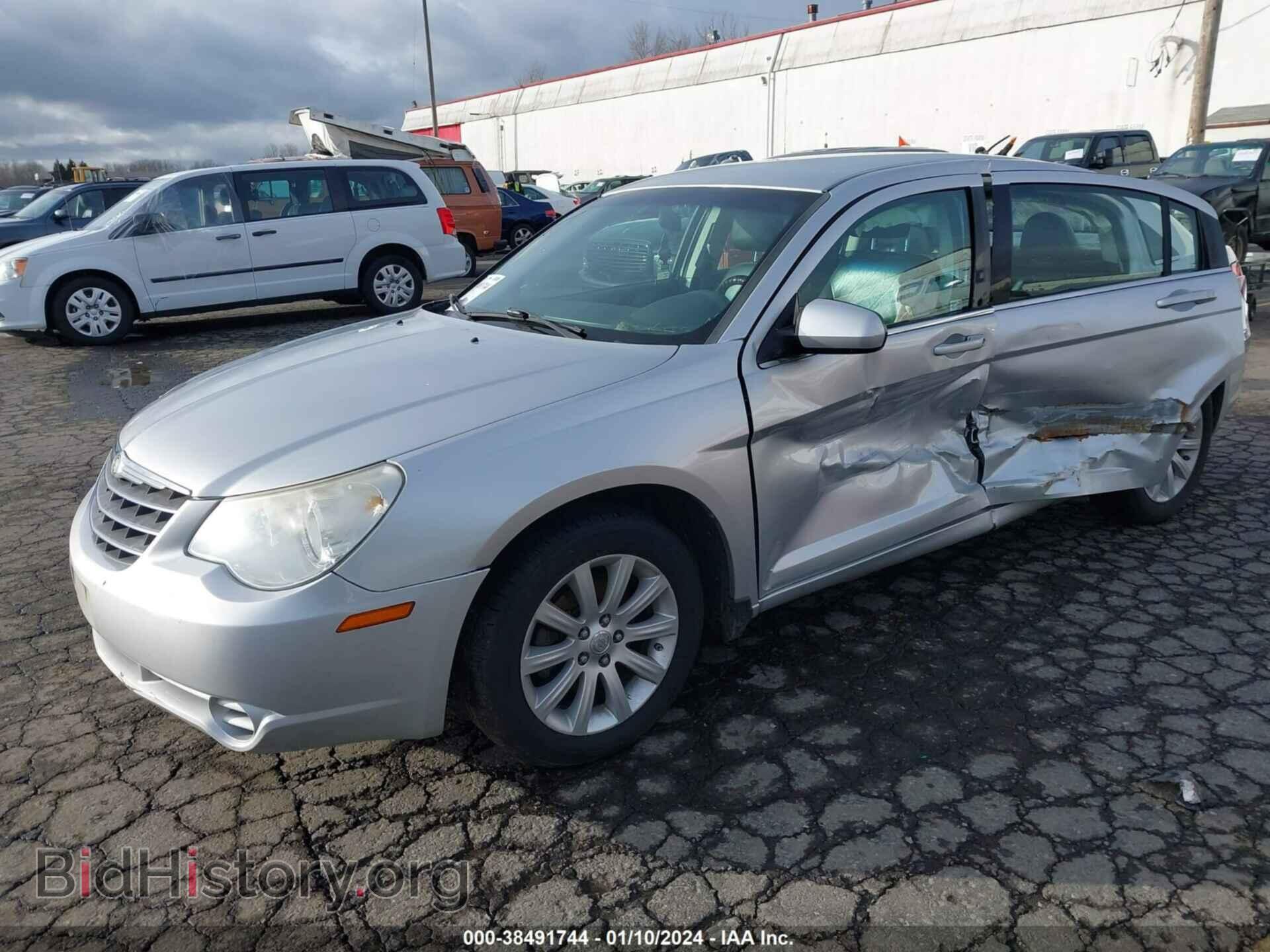 2010 CHRYSLER SEBRING - VIN: 1C3CC5FB9AN183854 - Фото 2