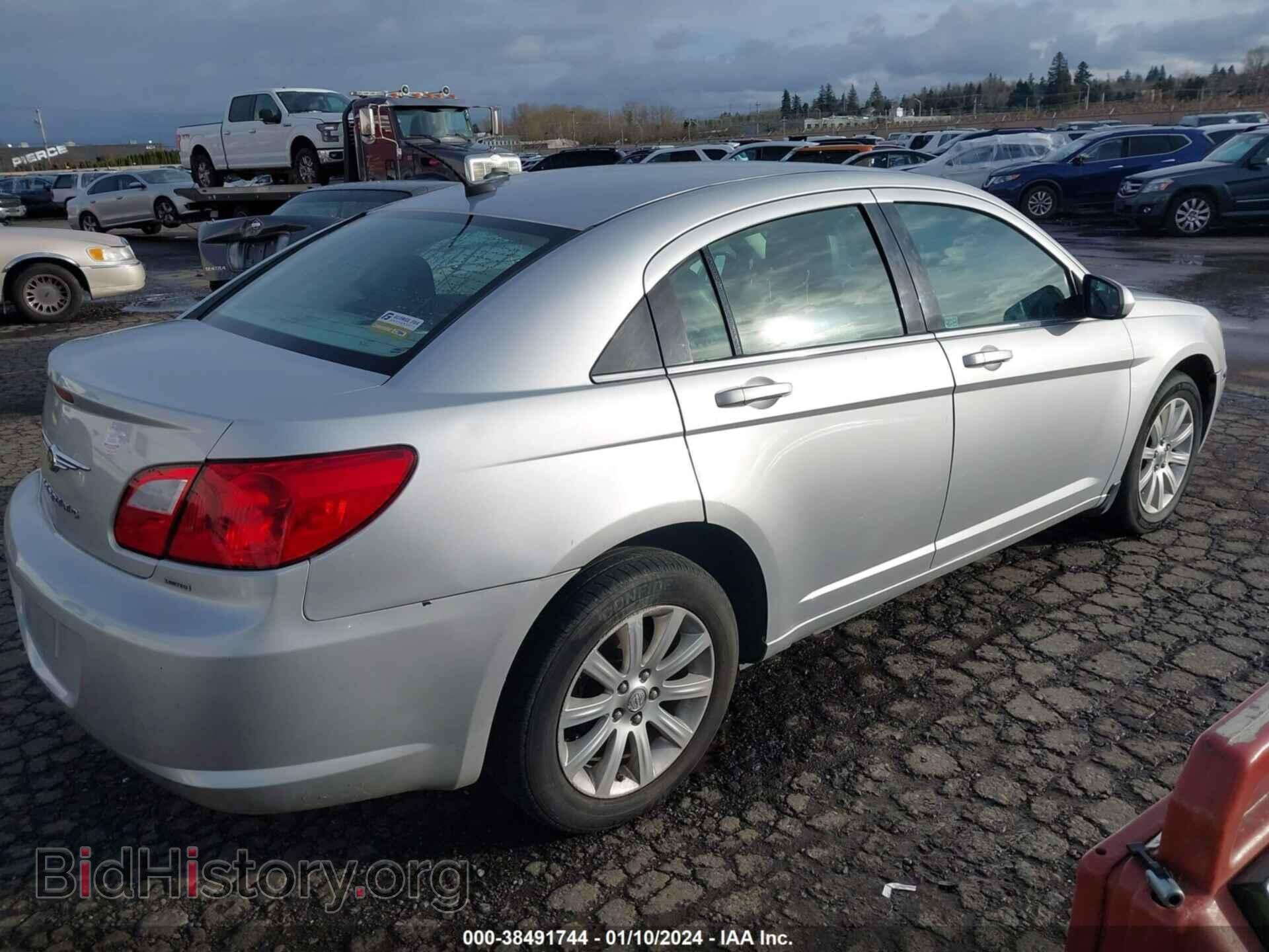 2010 CHRYSLER SEBRING - VIN: 1C3CC5FB9AN183854 - Фото 4
