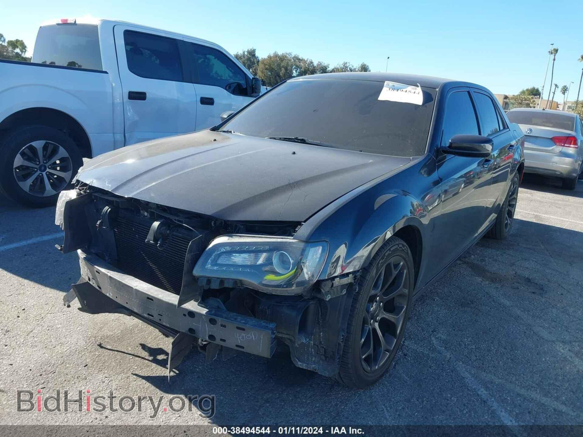 2019 CHRYSLER 300 - VIN: 2C3CCABG7KH559830 - Фото 2