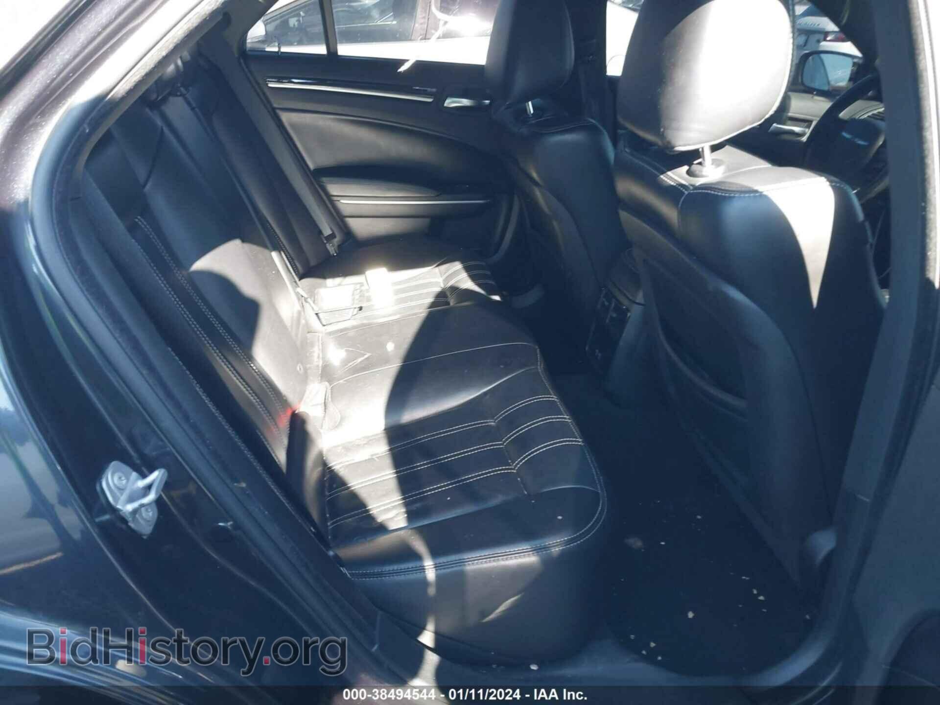 2019 CHRYSLER 300 - VIN: 2C3CCABG7KH559830 - Фото 8