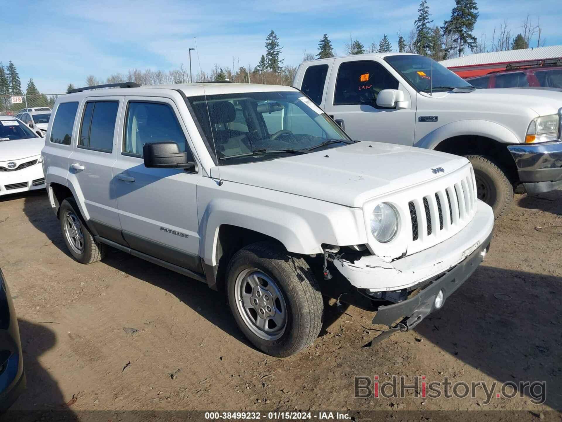 Photo 1J4NT1GBXBD252483 - JEEP PATRIOT 2011