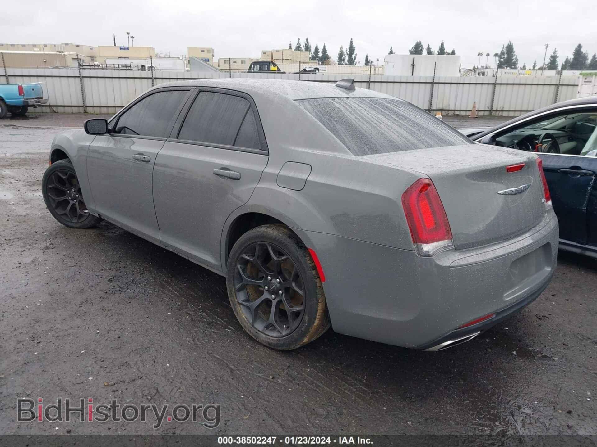 2019 CHRYSLER 300 - VIN: 2C3CCABG7KH654369 - Фото 3