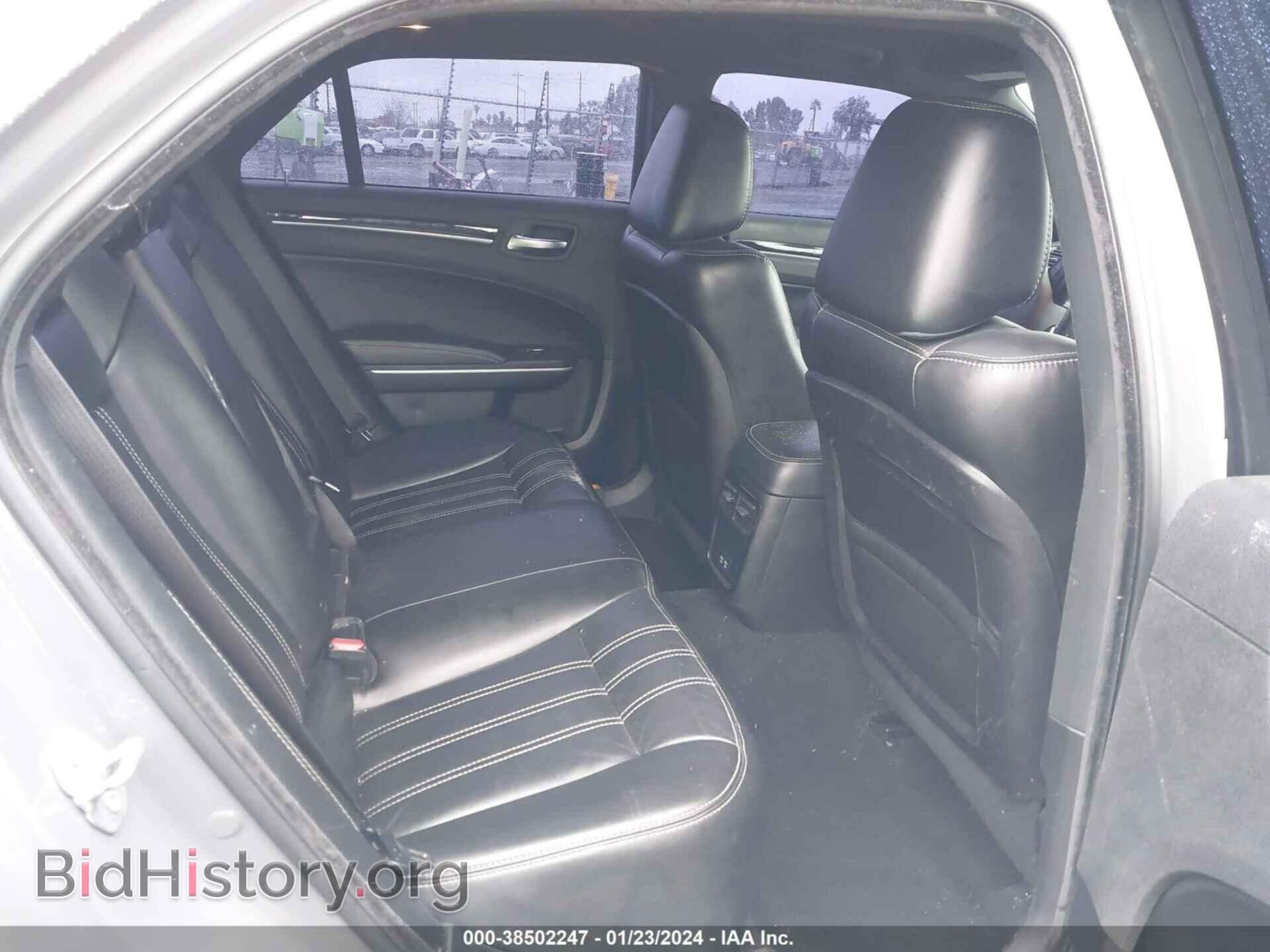 2019 CHRYSLER 300 - VIN: 2C3CCABG7KH654369 - Фото 8