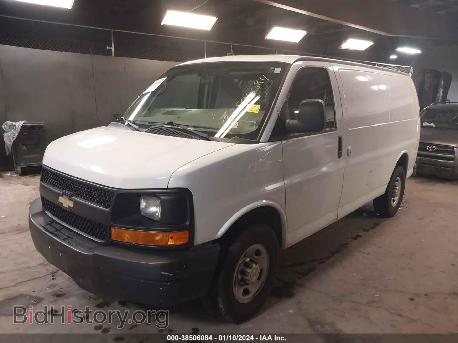 2011 CHEVROLET EXPRESS 2500 - VIN: 1GCWGFCA5B1179193 - Фото 2