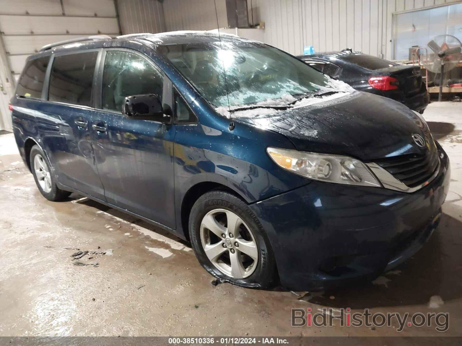 Photo 5TDKK3DC6BS008290 - TOYOTA SIENNA 2011