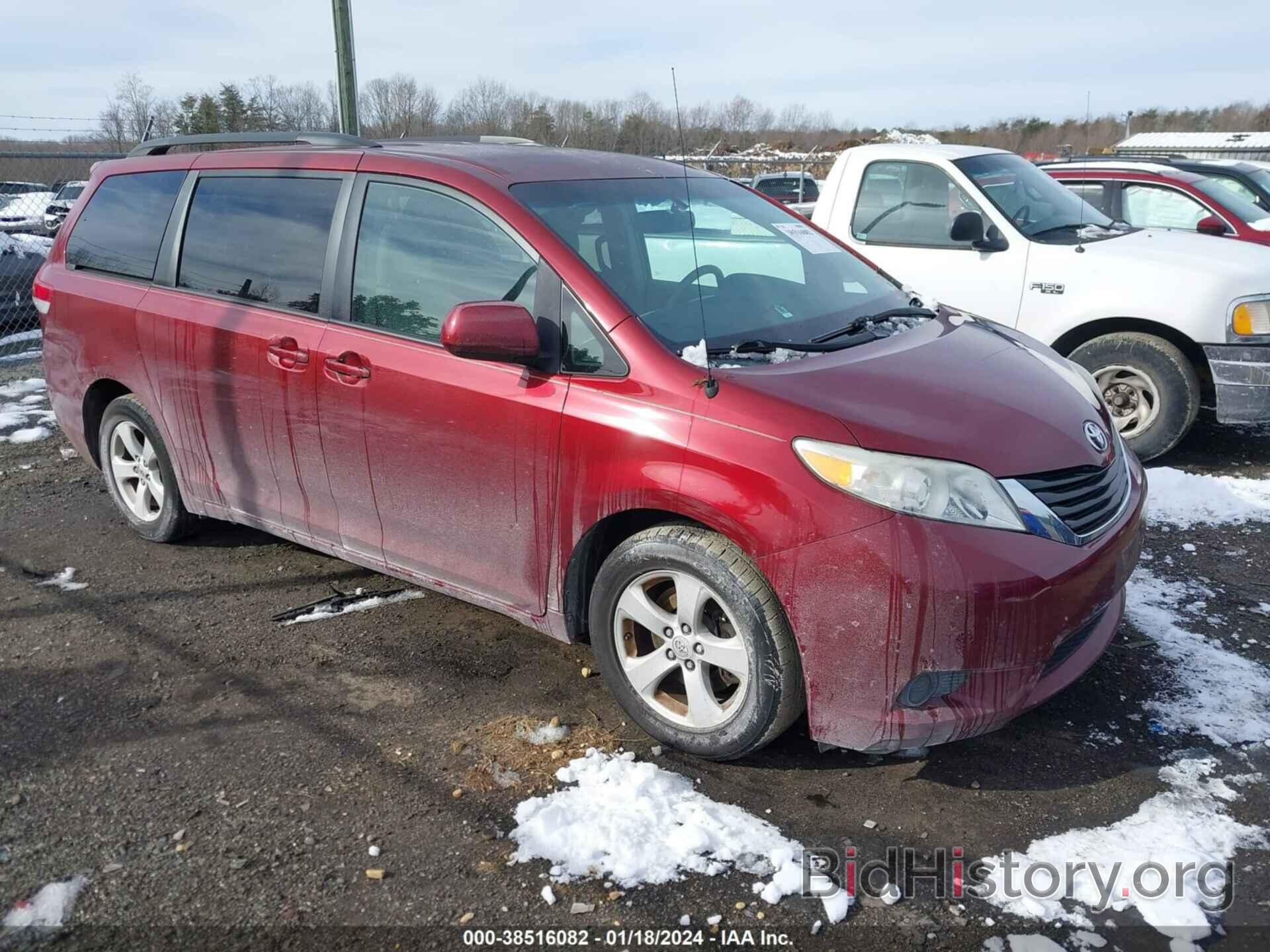 Photo 5TDKK3DC0BS102858 - TOYOTA SIENNA 2011