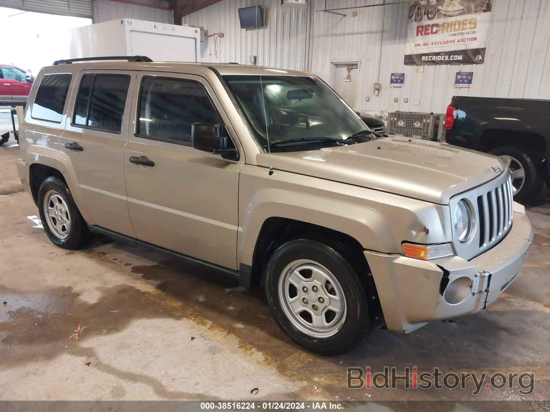 Photo 1J4NF1GB5AD623815 - JEEP PATRIOT 2010