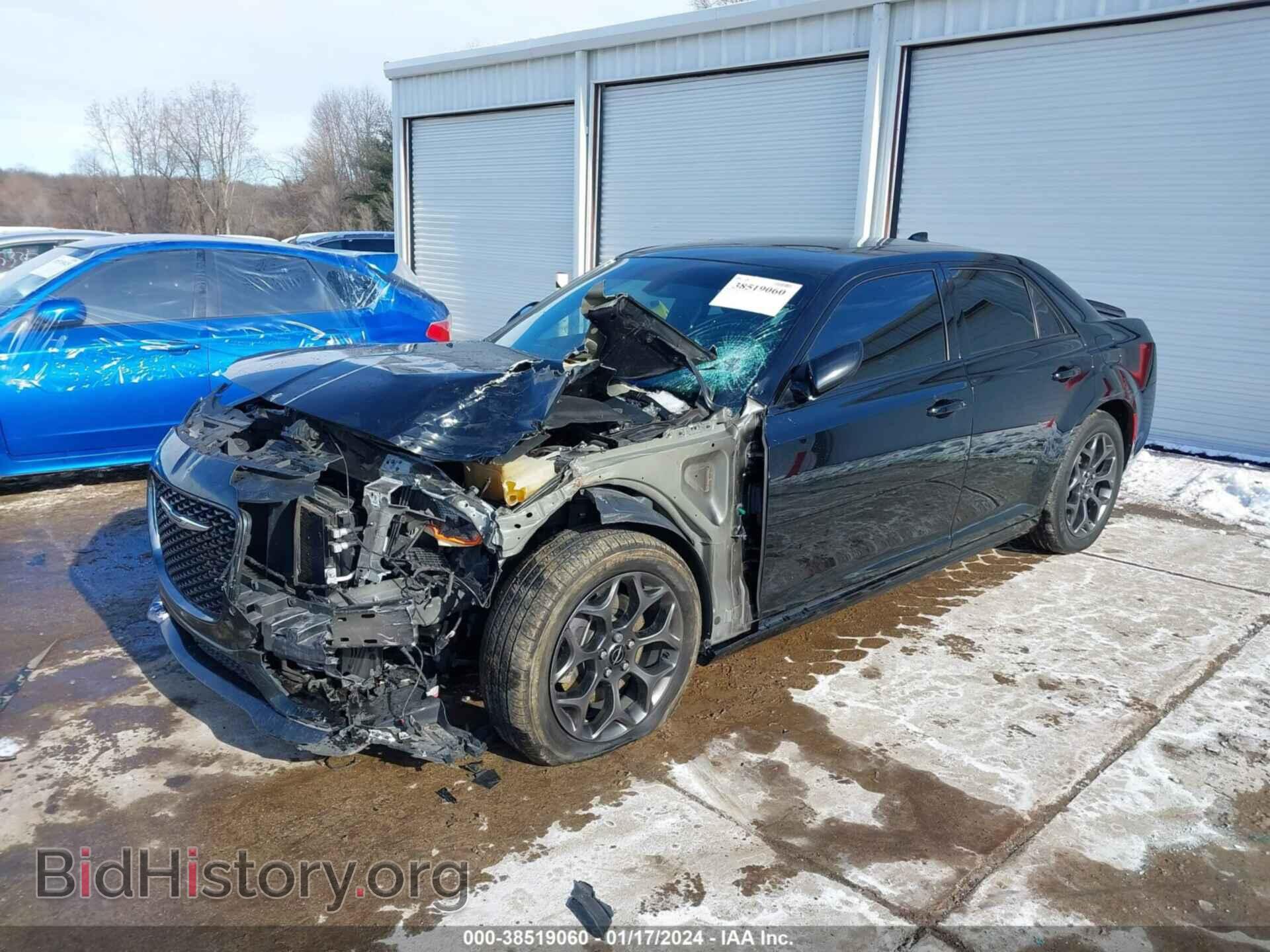 2018 CHRYSLER 300 - VIN: 2C3CCAGG7JH177675 - Фото 2