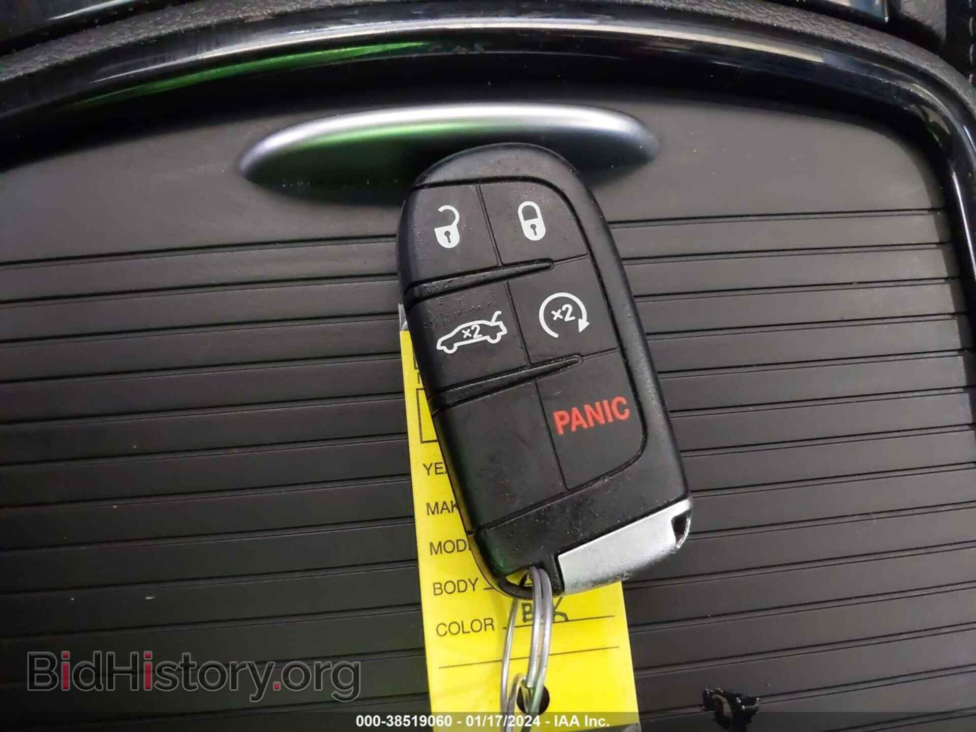 2018 CHRYSLER 300 - VIN: 2C3CCAGG7JH177675 - Фото 11