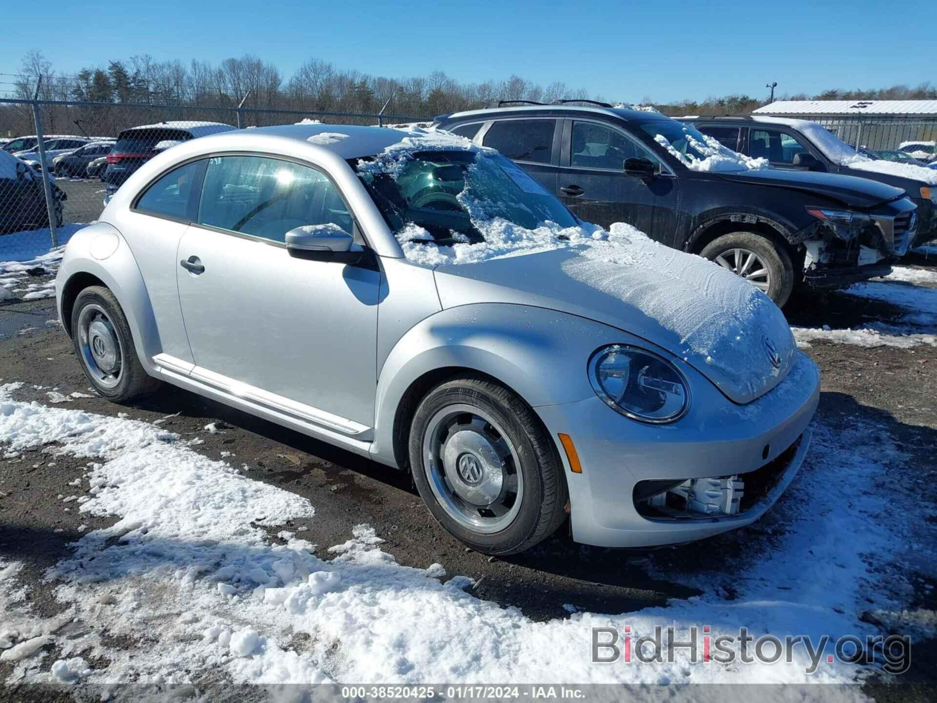 Photo 3VWF17AT5FM654617 - VOLKSWAGEN BEETLE 2015