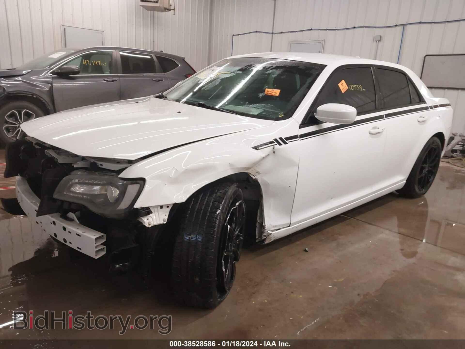 2017 CHRYSLER 300 - VIN: 2C3CCAGG5HH612879 - Фото 2
