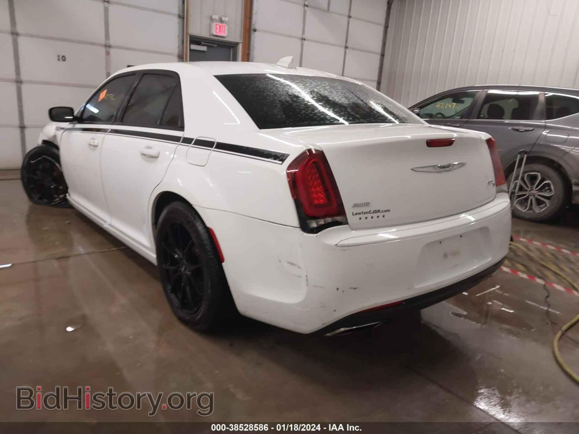 2017 CHRYSLER 300 - VIN: 2C3CCAGG5HH612879 - Фото 3