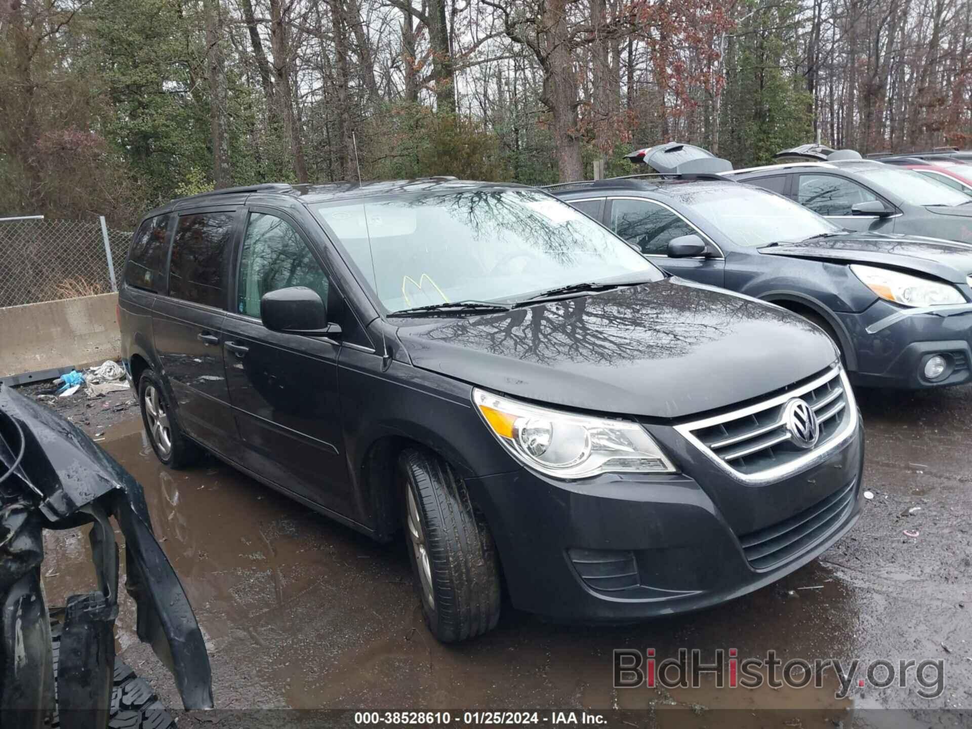 Photo 2V4RW3DG6BR695579 - VOLKSWAGEN ROUTAN 2011